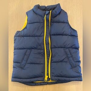Like new Old Navy toddler puffer fleece line vest, size 5T